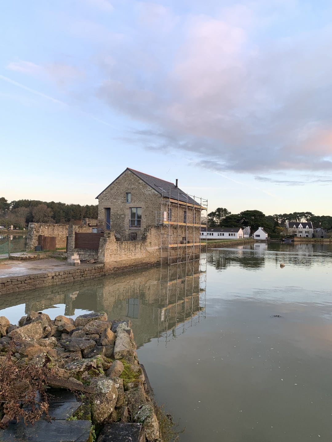 RÉNOVATION D’UNE MAISON EN PIERRE À CARNAC – 2019